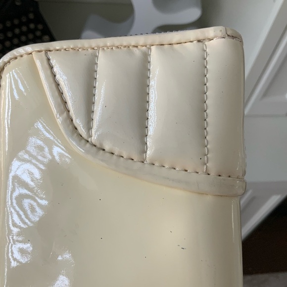 BURBERRY Authentic Patent Leather Cream White Large Zip Around Women’s Wallet - Picture 16 of 16